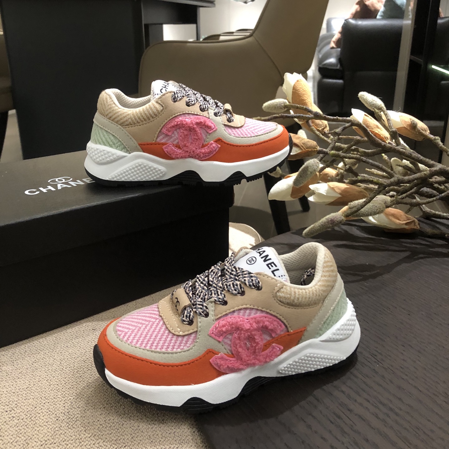 Children's shoes child